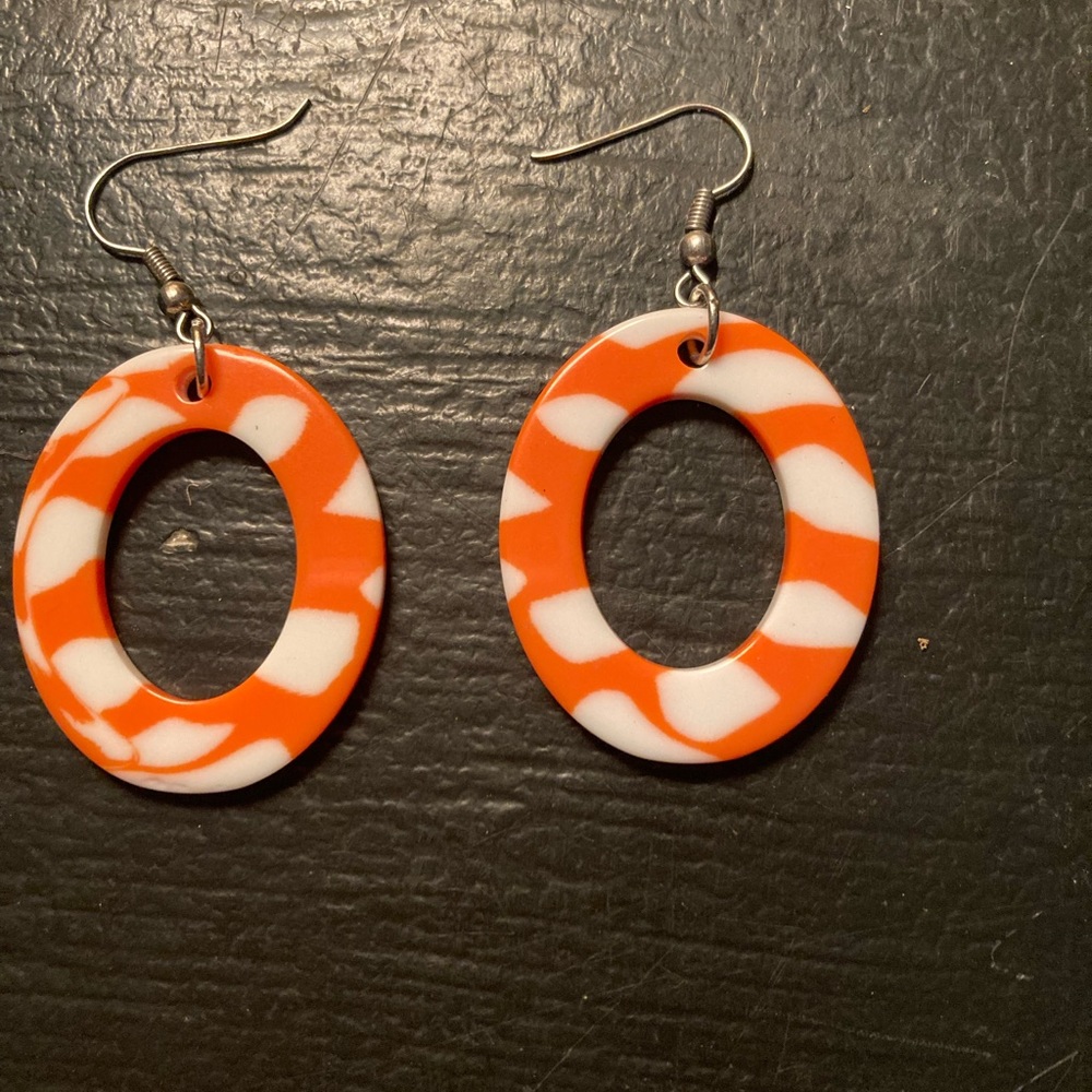 Eighties style dangly earrings.